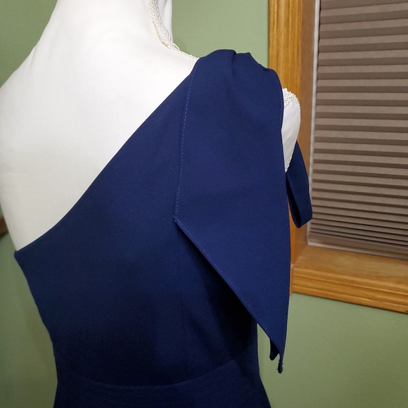 One shoulder dress. Large. - Picture 7 of 10